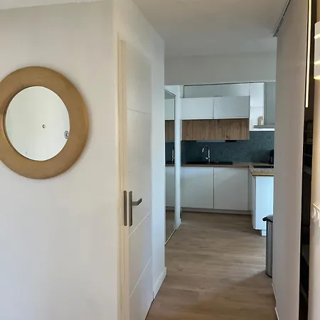 Apartment 50m De La